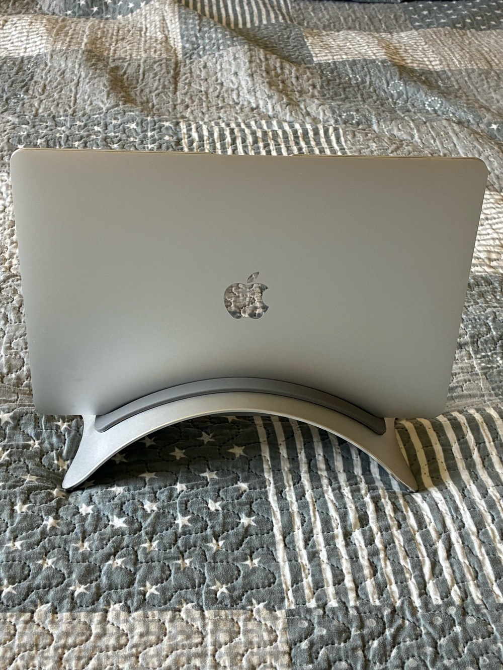 Aluminum Laptop Vertical Stand for MacBook- Silver like Twelve South